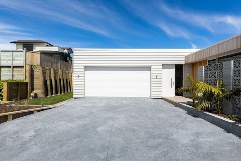 Photo of property in 9a Lemont Place, Westown, New Plymouth, 4310