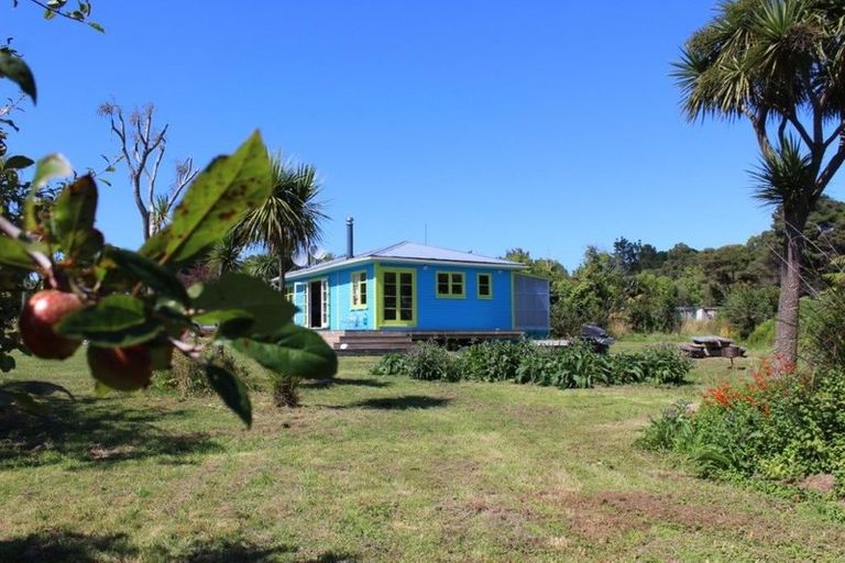 Photo of property in 176 Wharariki Road, Puponga, Collingwood, 7073