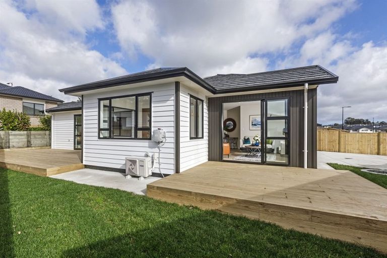 Photo of property in 23 Vinistra Road, Kumeu, 0810
