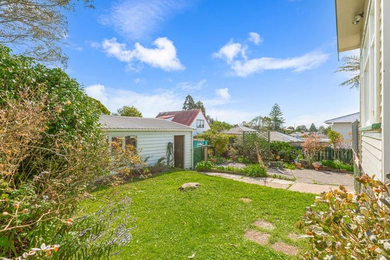 Photo of property in 8 Nikau Street, New Lynn, Auckland, 0600