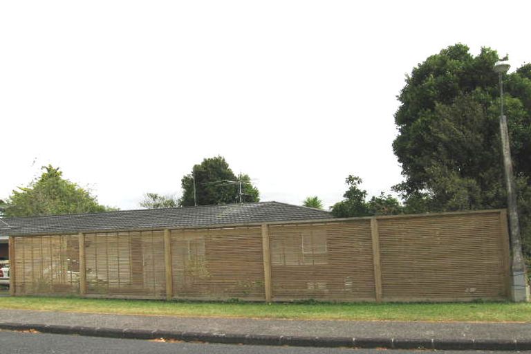 Photo of property in 3/2 Gregg Place, Sunnyvale, Auckland, 0612