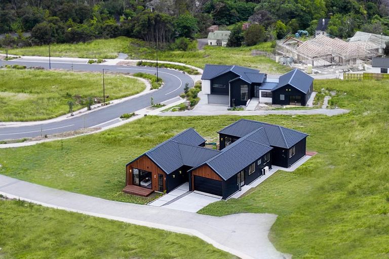 Photo of property in 20 Awanui Road, Red Beach, 0932