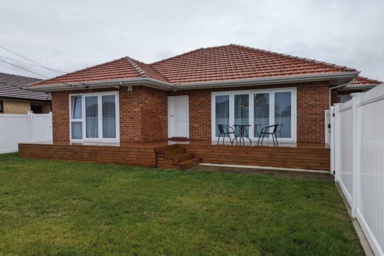 Photo of property in 16 Maxwell Avenue, Papatoetoe, Auckland, 2025