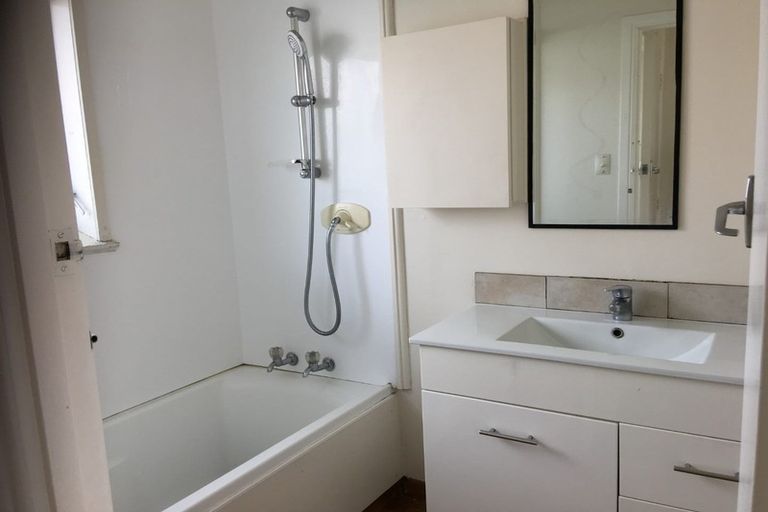 Photo of property in 28 Landscape Road, Papatoetoe, Auckland, 2025