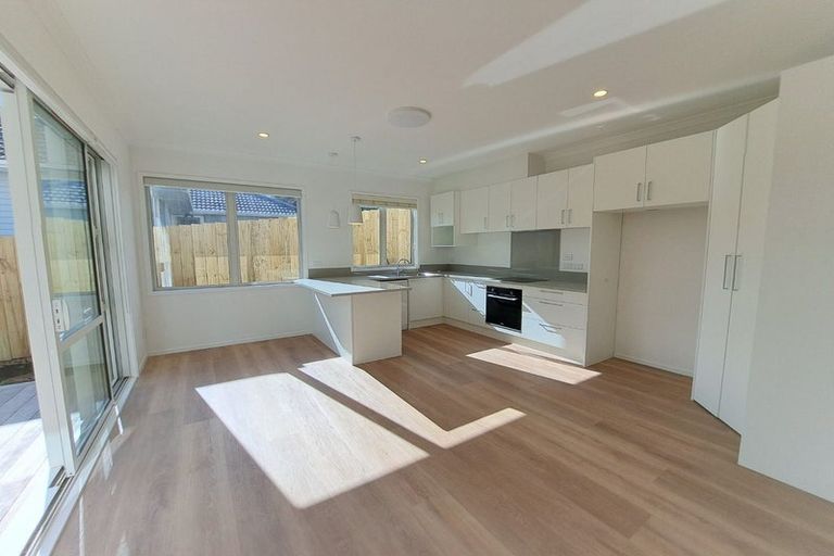 Photo of property in 37 Merriefield Avenue, Forrest Hill, Auckland, 0620