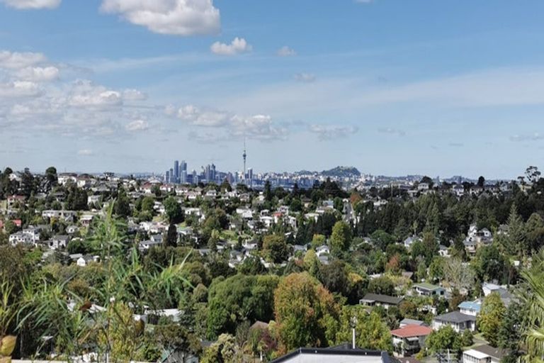 Photo of property in 11 Monarch Avenue, Hillcrest, Auckland, 0627