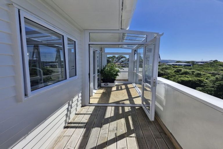 Photo of property in 64a Baylands Drive, Newlands, Wellington, 6037