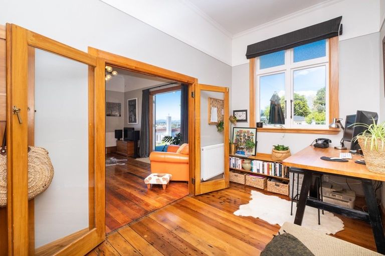 Photo of property in 16 Brewster Street, Bluff Hill, Napier, 4110