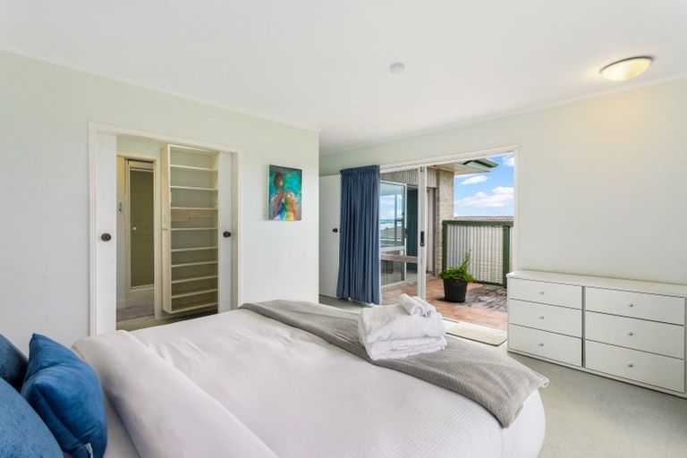 Photo of property in 23 Roberts Road, Matakatia, Whangaparaoa, 0930