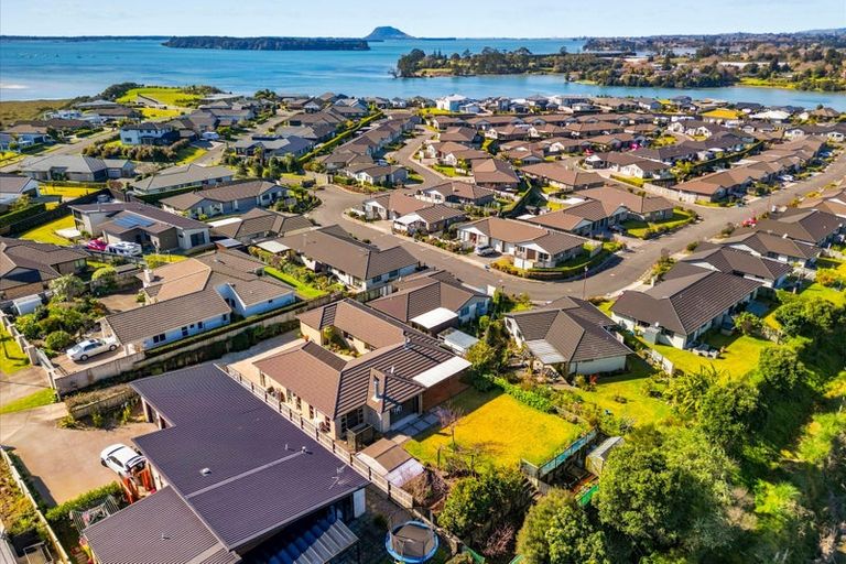 Photo of property in 16 Vantage Place, Omokoroa, 3114