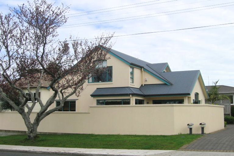 Photo of property in 407a Devonport Road, Tauranga South, Tauranga, 3112