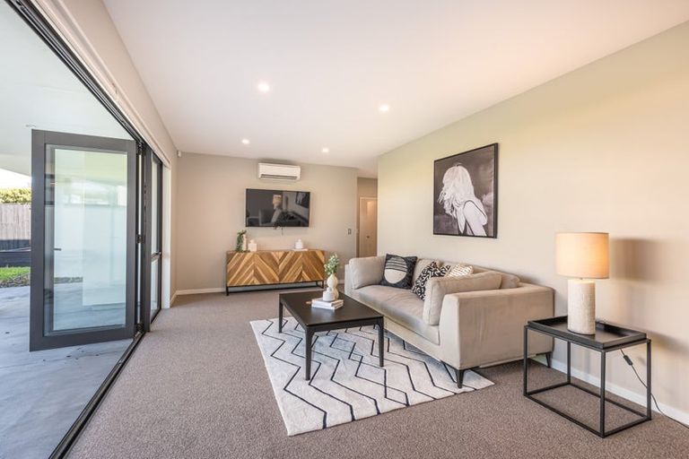 Photo of property in 2 Inverness Lane, Redcliffs, Christchurch, 8081