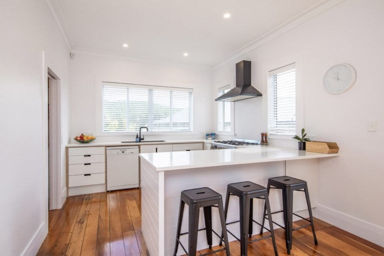 Photo of property in 1 Queen Street, Riverhead, 0820