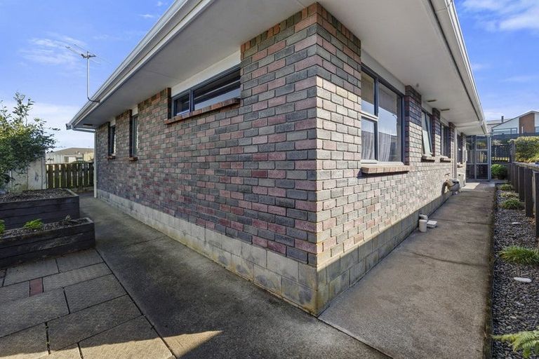 Photo of property in 14 Sandel Rise, Merrilands, New Plymouth, 4312