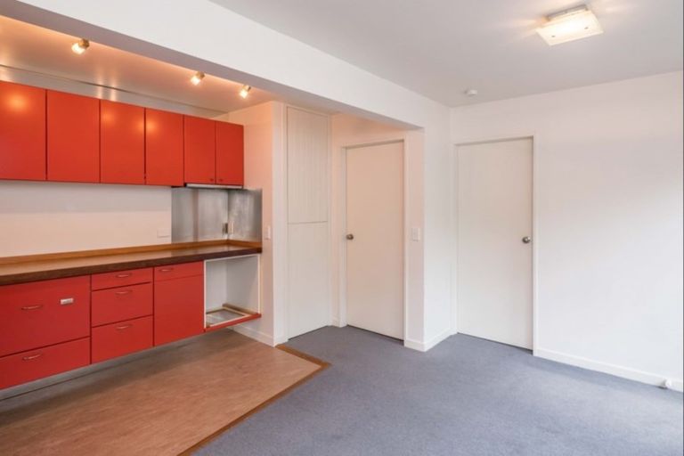 Photo of property in 169 Houghton Bay Road, Houghton Bay, Wellington, 6023