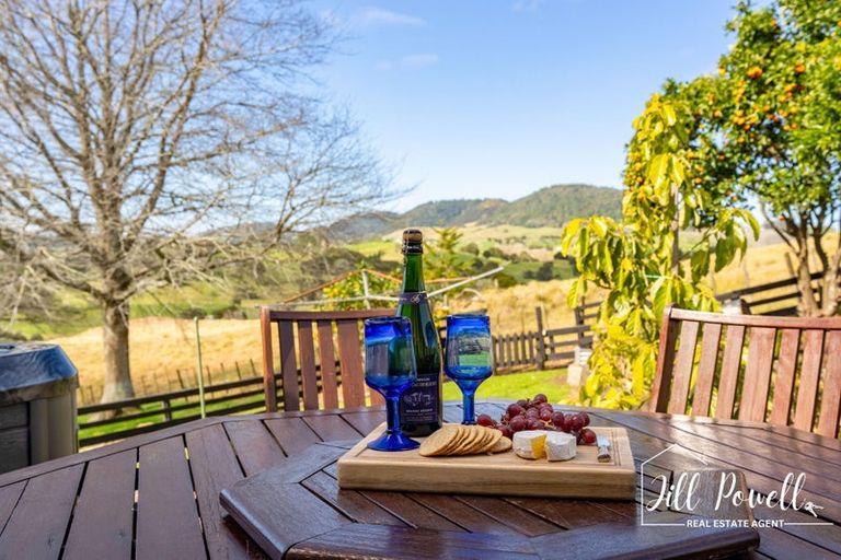 Photo of property in 10 View Street, Maungaturoto, 0520