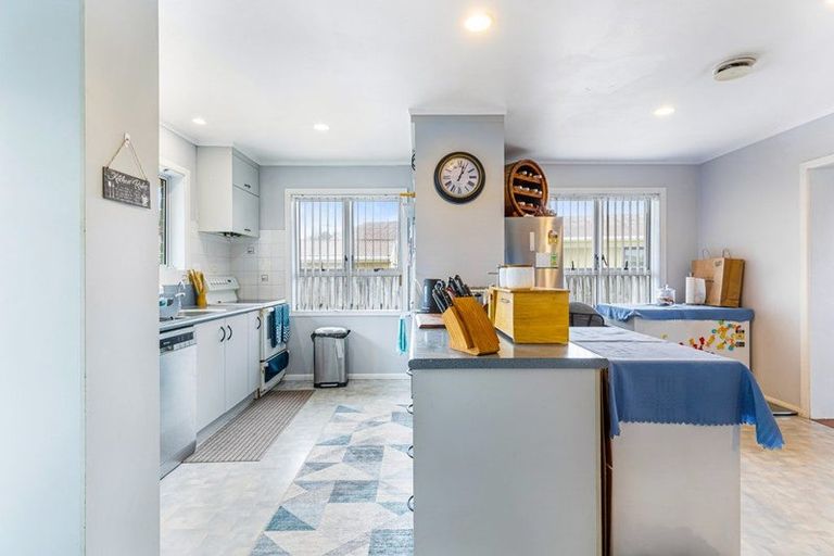 Photo of property in 65 Rosehill Drive, Rosehill, Papakura, 2113