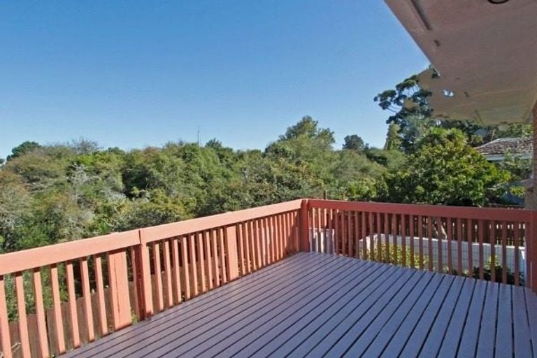 Photo of property in 2/9 Roseburn Place, Pakuranga, Auckland, 2010