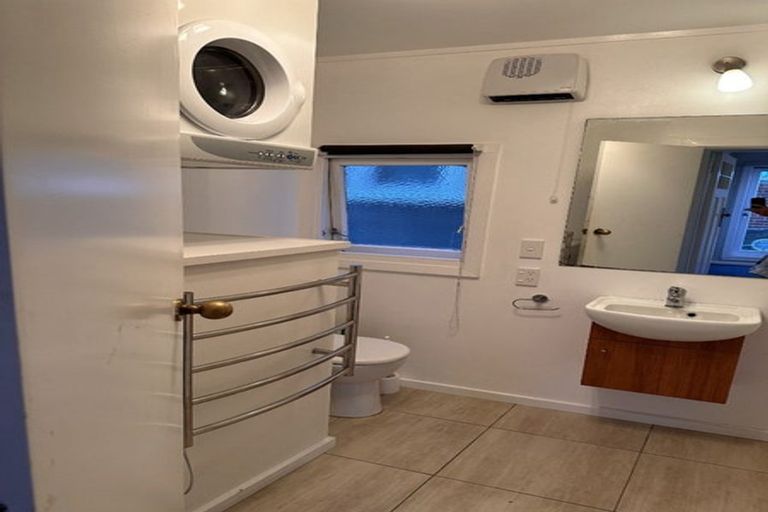 Photo of property in 66 Hawker Street, Mount Victoria, Wellington, 6011