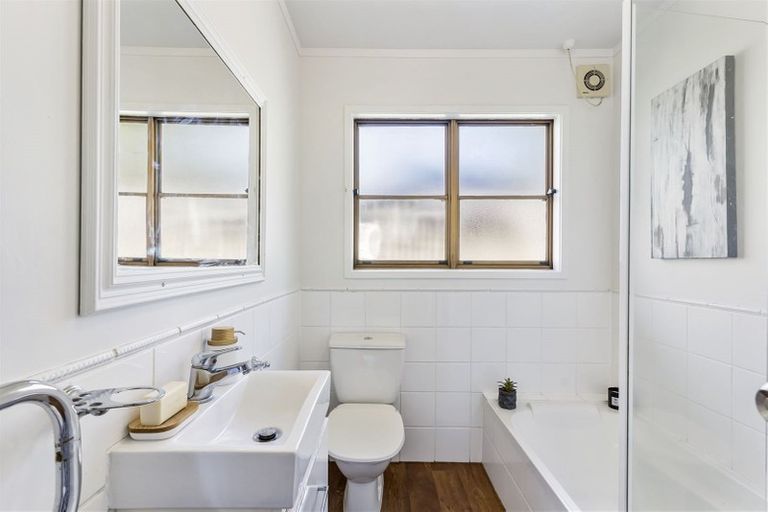 Photo of property in 3/9 Fuchsia Place, Birkdale, Auckland, 0626