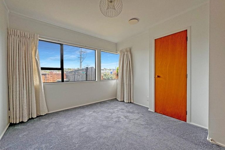 Photo of property in 1/12 Shakespeare Road, Milford, Auckland, 0620