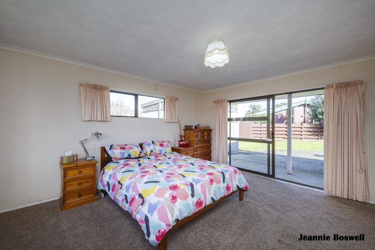 Photo of property in 37 Chippendale Crescent, Highbury, Palmerston North, 4412