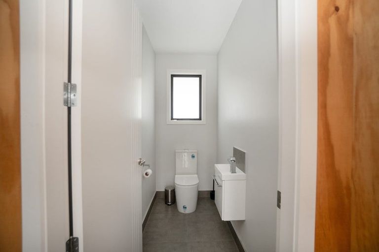 Photo of property in 76 Johnstone Drive, Fitzherbert, Palmerston North, 4410