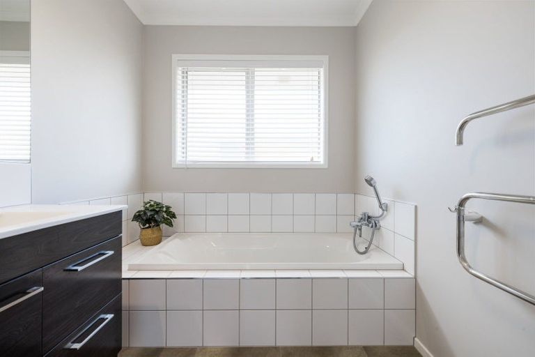 Photo of property in 45 Plescher Crescent, Leamington, Cambridge, 3432