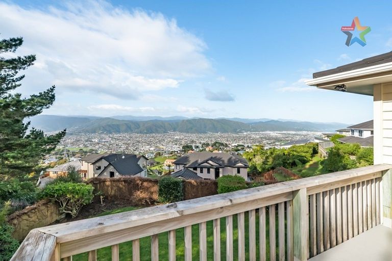 Photo of property in 44 Arahiwi Grove, Tirohanga, Lower Hutt, 5010