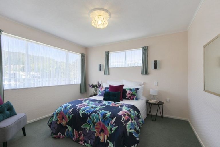 Photo of property in 7 Kew Grove, Wainuiomata, Lower Hutt, 5014