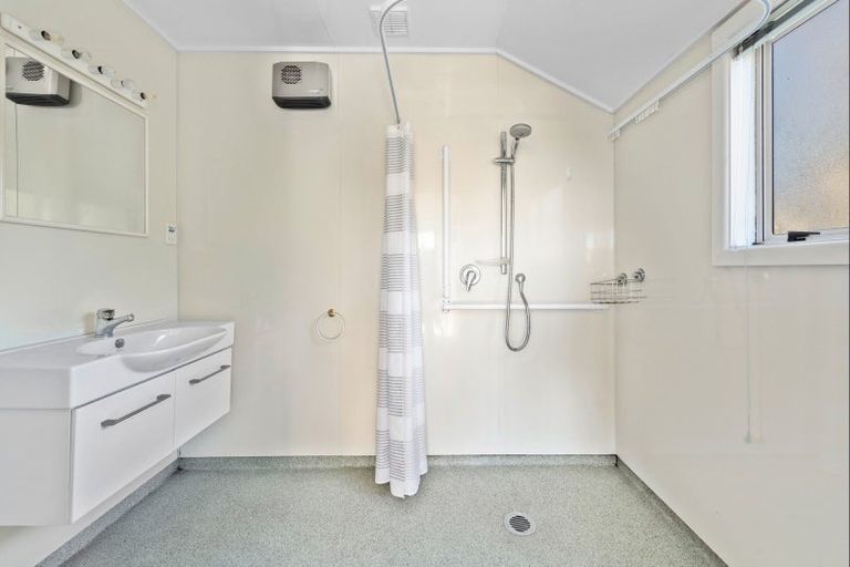 Photo of property in 43 Aotea Crescent, Gore, 9710