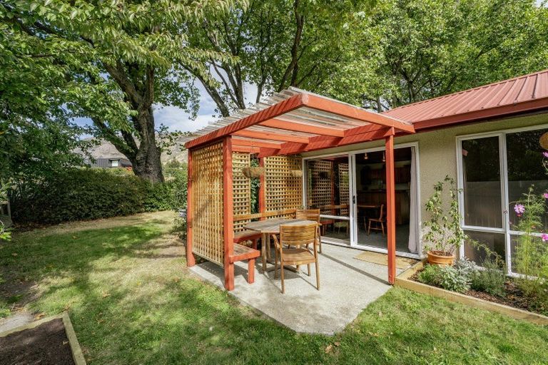 Photo of property in 15b Heuchan Lane, Wanaka, 9305