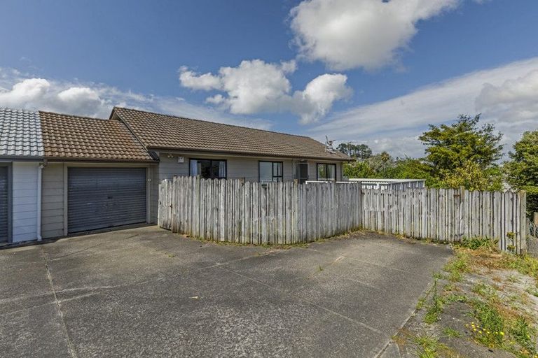 Photo of property in 1/16 Cabello Place, Unsworth Heights, Auckland, 0632