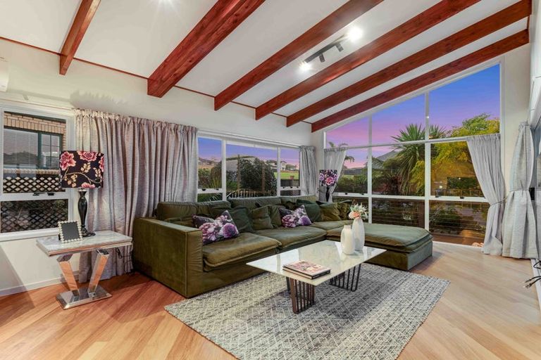 Photo of property in 19 Westpark Drive, West Harbour, Auckland, 0618