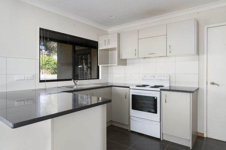 Photo of property in 10 Cedar Heights Avenue, Massey, Auckland, 0614