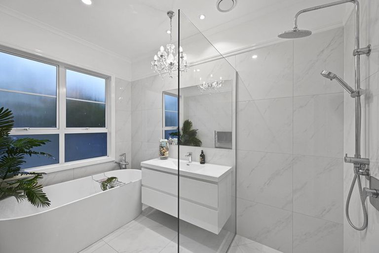 Photo of property in 27 Almond Grove, Greenhithe, Auckland, 0632