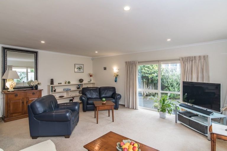 Photo of property in 6 Fleetwood Grove, Waikanae, 5036