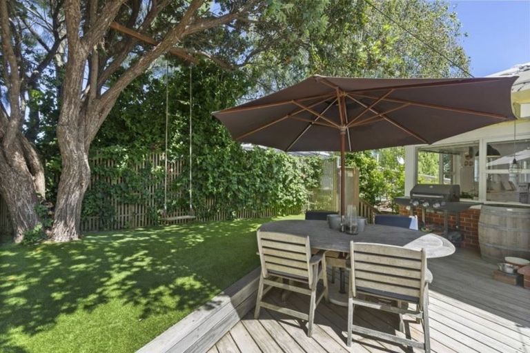 Photo of property in 2/526 Beach Road, Murrays Bay, Auckland, 0630