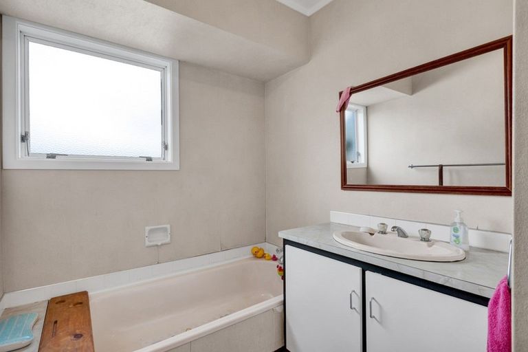 Photo of property in 9a Ballantrae Place, Highlands Park, New Plymouth, 4312