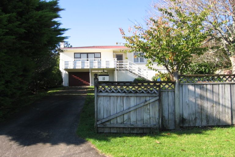 Photo of property in 4 Castaing Crescent, Te Atatu South, Auckland, 0610
