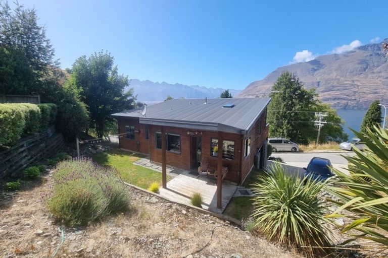 Photo of property in 35 Arawata Terrace, Fernhill, Queenstown, 9300