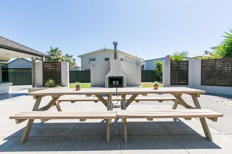 Photo of property in 91 Ferry Road, Clive, 4102