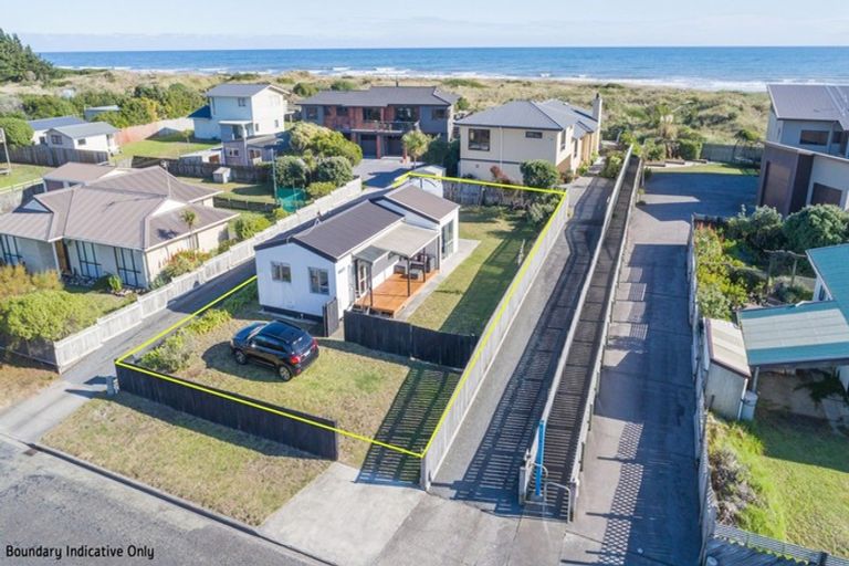 Photo of property in 21 Rua Avenue, Waitarere Beach, Levin, 5510
