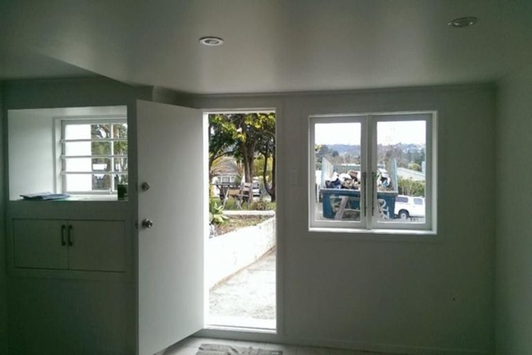 Photo of property in 1/10 Bishop Street, Green Bay, Auckland, 0604