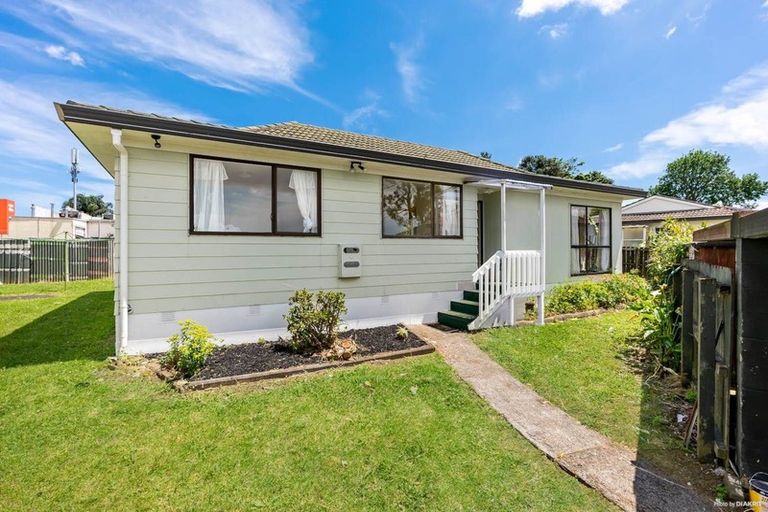 Photo of property in 2/14 Penion Drive, Flat Bush, Auckland, 2023