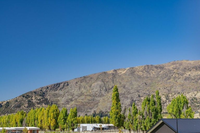 Photo of property in 27 Rubus Street, Wanaka, 9382
