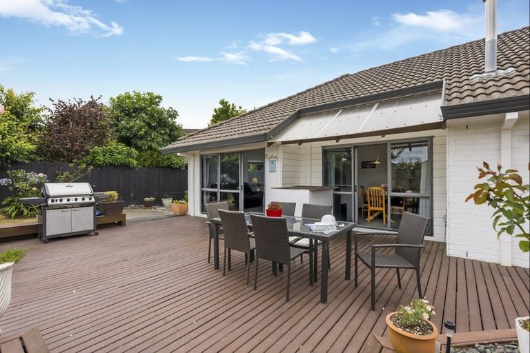 Photo of property in 19 Perotti Place, Conifer Grove, Takanini, 2112