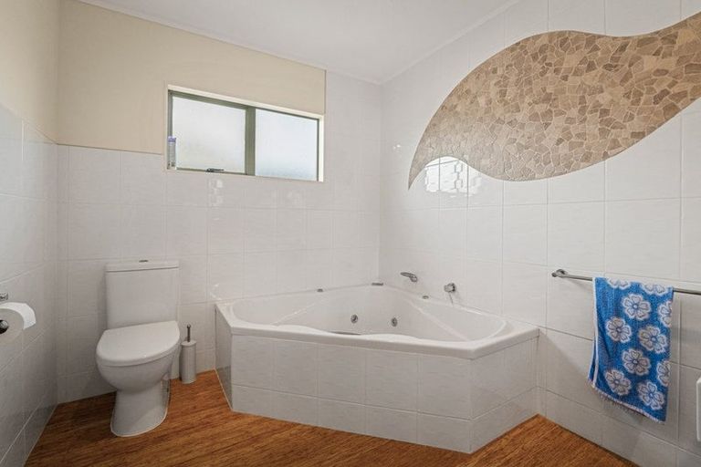 Photo of property in 12 Hereford Place, Waihi Beach, 3611