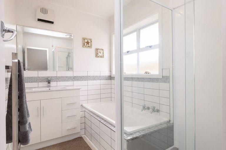 Photo of property in 27 Hammersley Avenue, Shirley, Christchurch, 8013