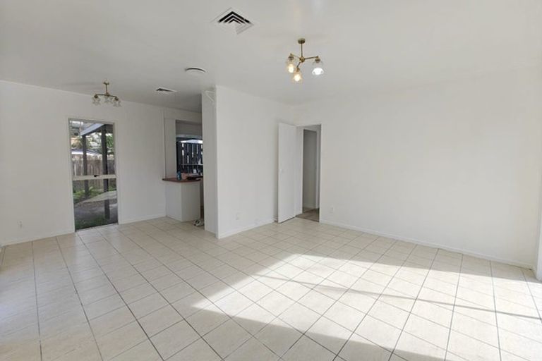 Photo of property in 6 Teviot Place, Totara Vale, Auckland, 0629